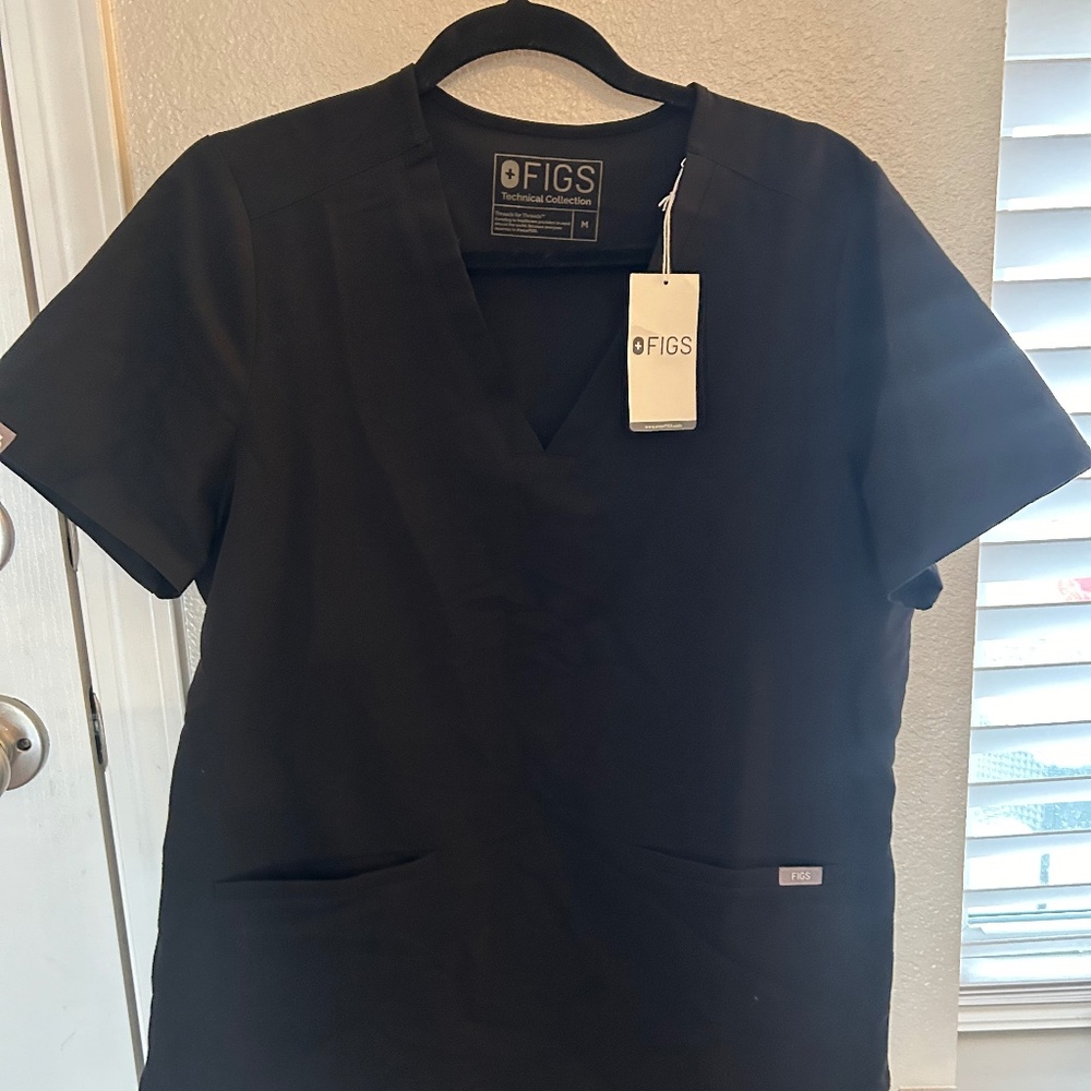 Figs Casma Black 3 pocket top